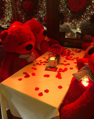 Illustration for article titled Scenes of Love From Don Jr.'s Valentine's Dinner